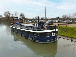 1950 Barge Houseboat 62ft with permanent mooring