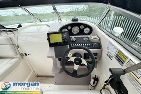 Rinker-Fiesta-Vee-250-wheel