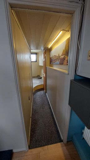 Corridor to aft bedroom