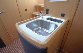 2020 Bavaria Vision 42 25