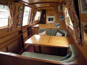 Dinette Aft 