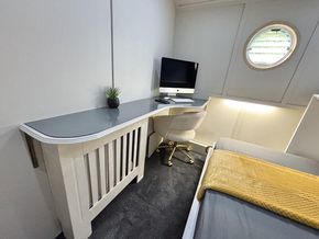 bedroom 2 /office