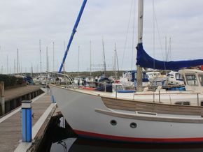 Fisher 30 Motorsailor - Bow