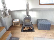 52x11 Wide beam with wheelhouse built 2009 by Maurice Hirst