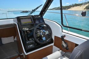 Jeanneau Merry Fisher 695 wheelhouse boat - helm position