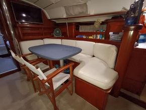 Beneteau Oceanis 411  - Saloon