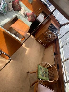 Middle cabin