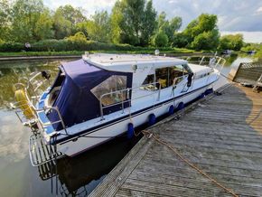 Sancerre 33 Sedan Recent engine - Exterior