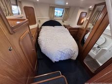 2001 Aquastar 38