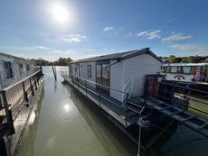 51ft x 16ft 2 bed Static Houseboat