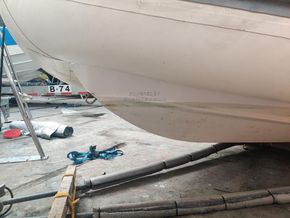 Sur Marine ST330  - Hull Close Up