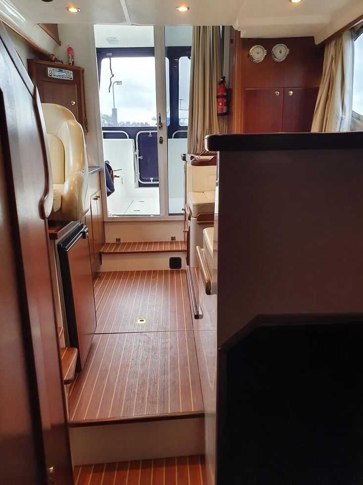 Galeon 280 Flybridge sports cruiser