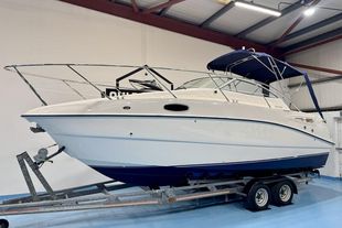 Sealine S23 w/ Volvo Penta KAD32 170HP Duo-Prop Diesel
