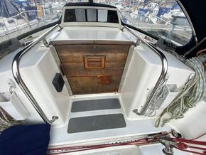 Moody 31 MkII  - Companionway