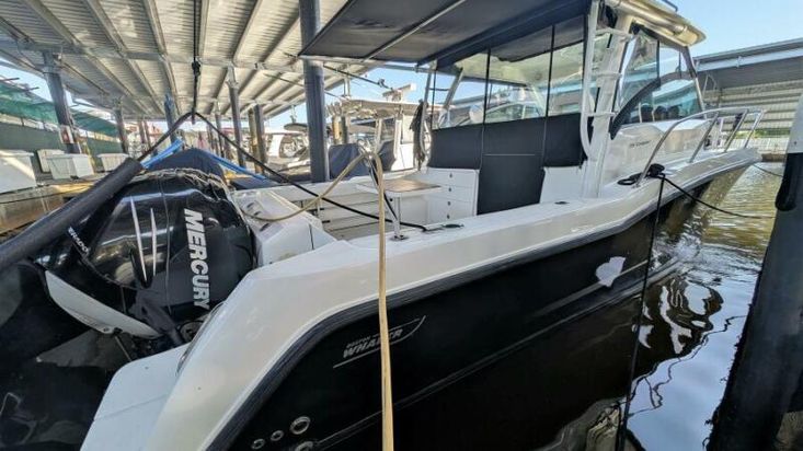 2014 Boston Whaler 315 conquest