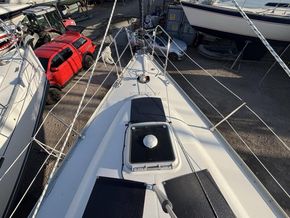 Jeanneau Sun Odyssey 37 Owners version - Foredeck