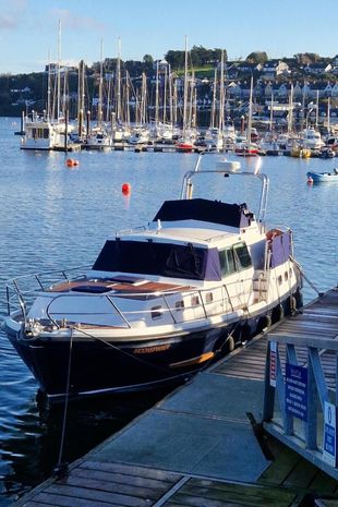 2006 Aquastar 38 Aft Cabin