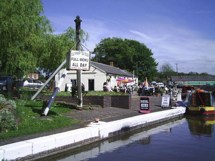 TRY A CANAL HOLIDAY BEFORE YOU BUY
