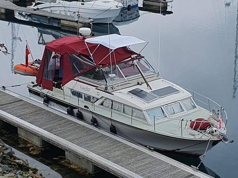 Coronet Oceanfarer 32 with FREE MARINA BERTH