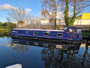 Wide Beam 57ft with London mooring  - Exterior
