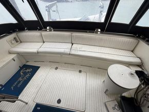 Princess 415 Flybridge Cruiser - Cockpit