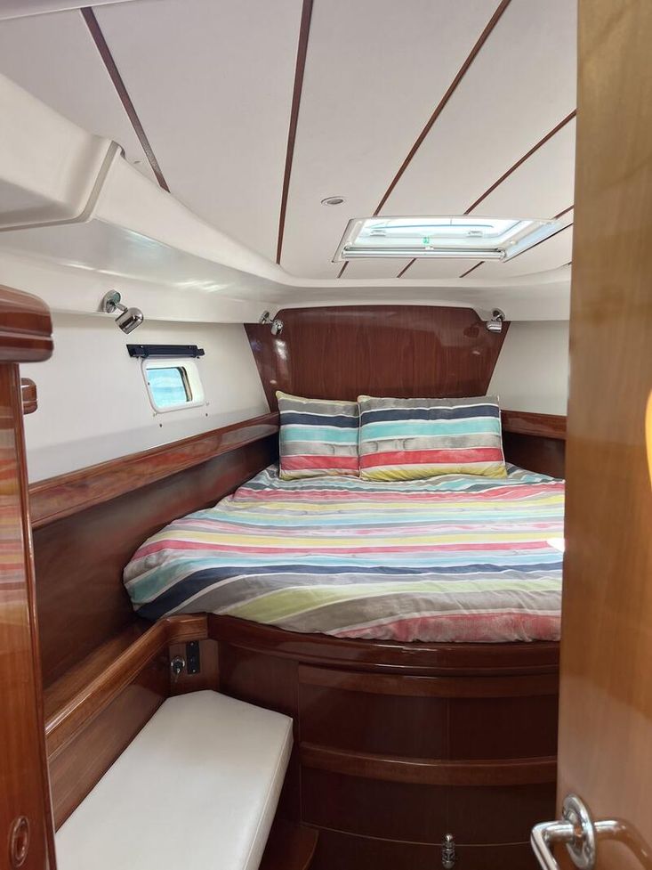 Exceptional condition Beneteau Oceanis 423 - Two Cabins