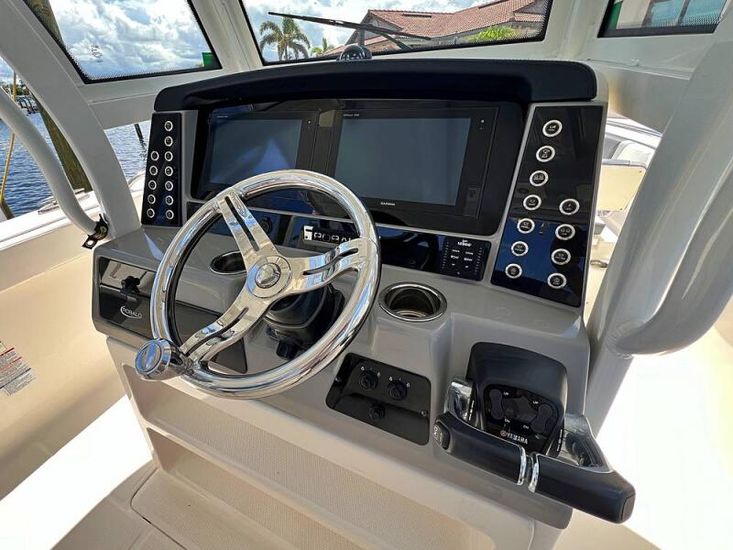 2019 Robalo r 272