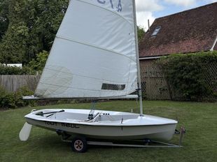 Solo Dinghy 4753. Needlespar mast.