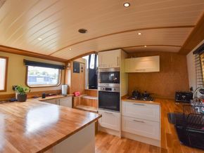 Collingwood Wide Beam 60  - Galley
