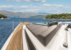 2025 Bavaria C42 16