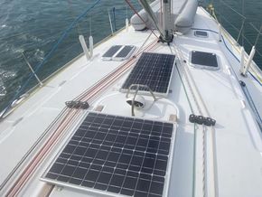 Jeanneau Sun Odyssey 43  - Solar panels