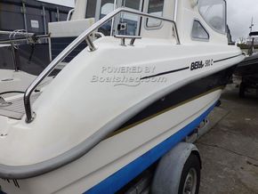 Bella 580 C Motor Boat - Hull Close Up