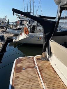 2018 Sealine C330