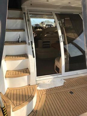 Cabin door & Stair to Fly