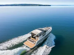 2027 Sealine C335