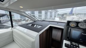 2017 Sealine C330 23