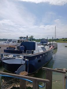 Liveaboard Boat with Residential Mooring