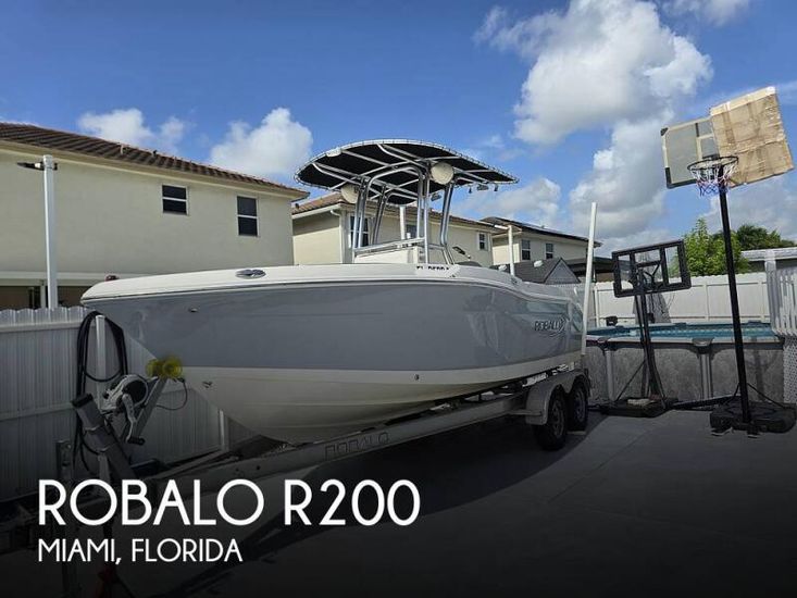 2019 Robalo r 200