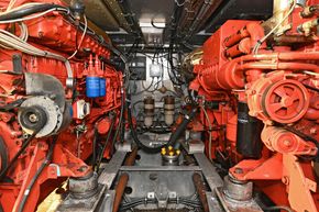 2 Scania DI12 57 M, 806 kW