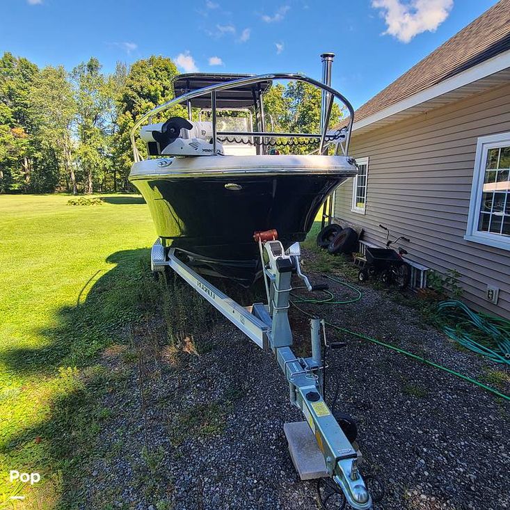 2019 Robalo 202 explorer