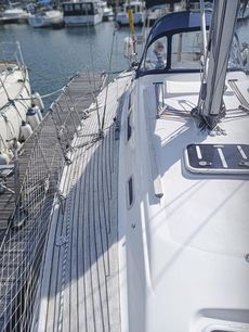 Westerly Ocean 33  with Comprehensive Sail Wardrobe and Inventory
