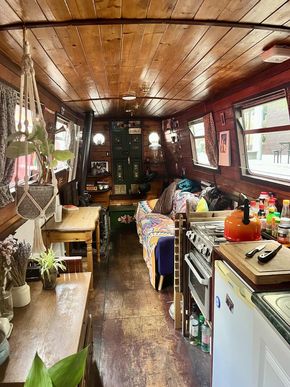 Inside looking to bow