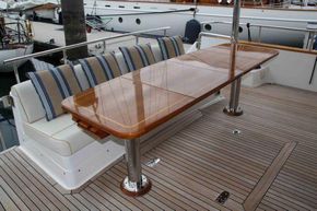 Aft cockpit table - without enclosure
