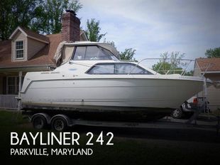 2005 Bayliner Classic 242