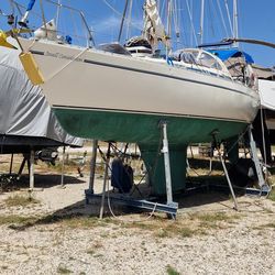 Moody 31 MkII - Fin Keel - 19877. New Engine, Only 145 Hours