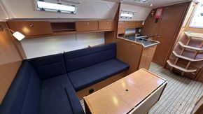 2011 Bavaria 36 Cruiser  9