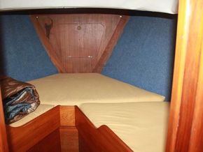 Fisher 30 Motorsailor - Forward Cabin
