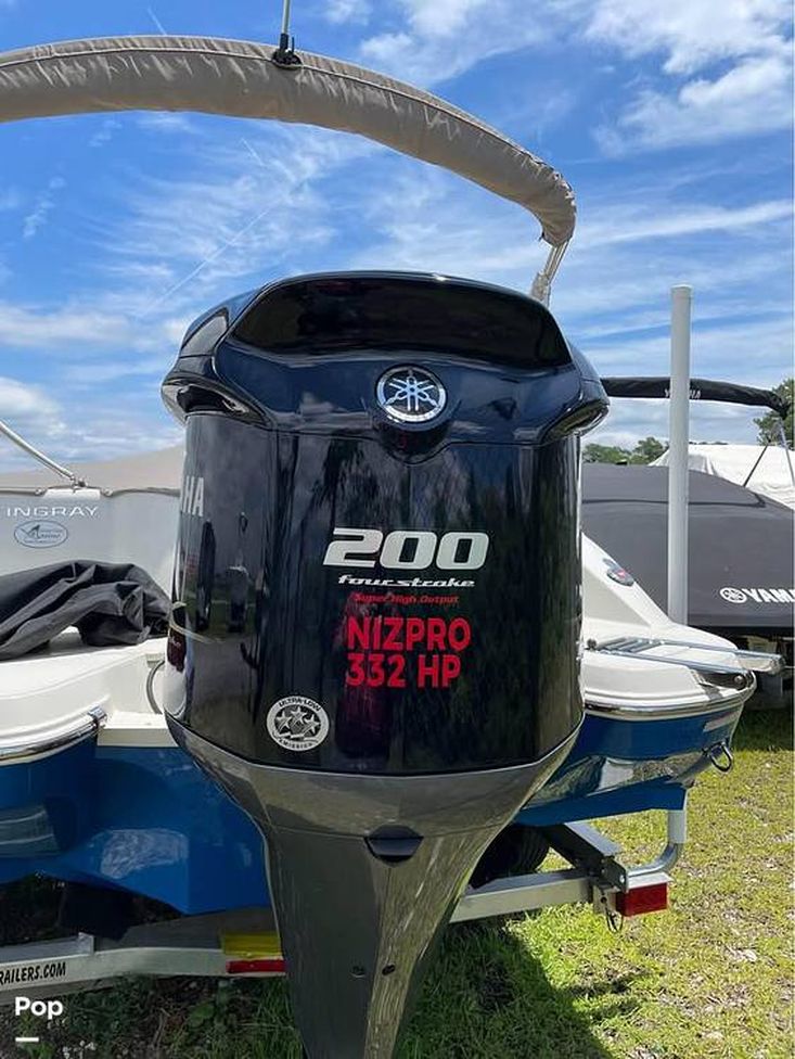 2022 Stingray 212 sc