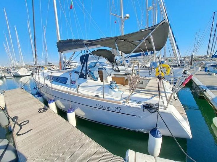 2013 Beneteau Oceanis 37