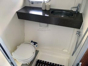 Fairline 40 Flybridge  - Heads